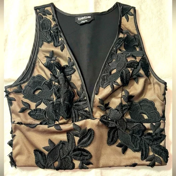 NWOT Bebe Cropped Top w/ Lace Overlay SzS - Picture 1 of 6